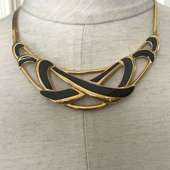 Trifari gold tone and black bib necklace - Picture 3 of 12